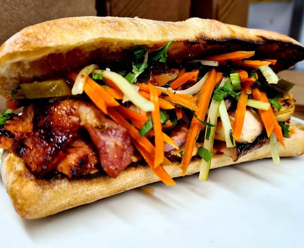 Delicious sandwich with bacon and vegetables 